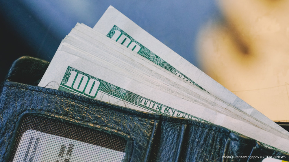 Названы официальные курсы доллара, рубля и евро на 10 февраля