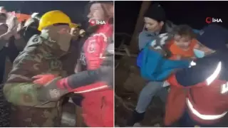 Спасатель не сдержал слез. Мать умерла, укрыв малыша от обломков в Турции