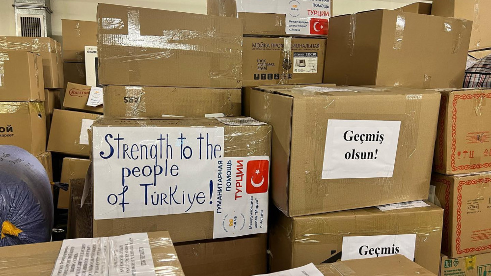 4 тонны гуманитарной помощи передали из Астаны в Турцию