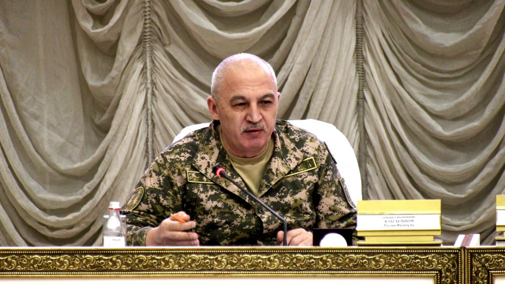 Министр обороны пообещал поднять оклады военных