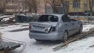 Сильный ветер сорвал крыши домов в Каратау