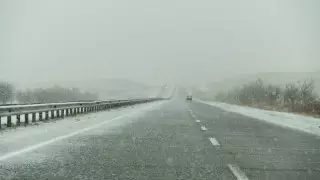В Жамбылской и Туркестанской областях из-за метели на дорогах ограничено движение