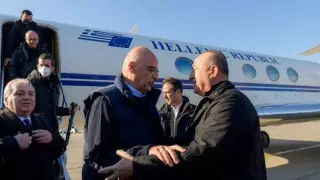 Такого давно не видели: В сети появилось видео теплой встречи глав МИД Турции и Греции