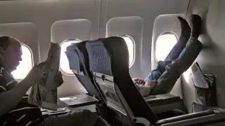 Пьянство и курение: как часто казахстанцев снимают с авиарейсов