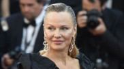"Старение - это облегчение". 55-летняя Памела Андерсон показала фото без макияжа