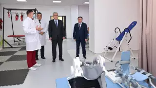 Токаев посетил реабилитационный центр в Кокшетау