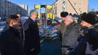 Президент побывал в одном из дворов в Степногорске