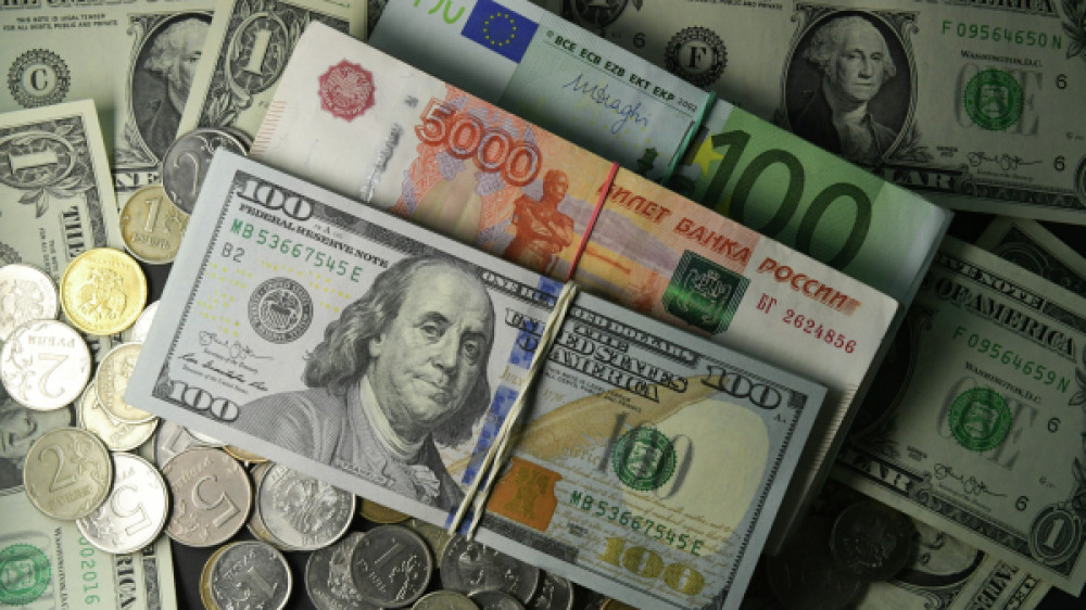 Названы официальные курсы доллара, рубля и евро на 16 февраля
