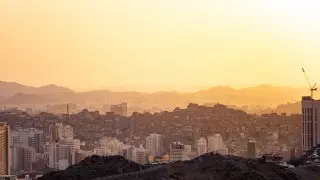 Алматинец получил более миллиона тенге, продавая несуществующие "горящие путевки" в Мекку