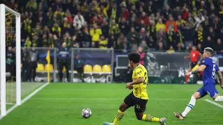 Лига чемпионов: "Челси" проиграл "Боруссии", "Бенфика" одолела "Брюгге"