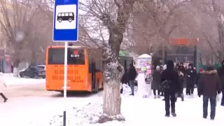 Водители автобусов отказались выходить на линию в Актобе, узнав о сокращении зарплаты