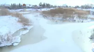 Канализационные отходы стекают в реку в Караганде