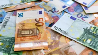 Названы официальные курсы доллара, рубля и евро на 17 февраля