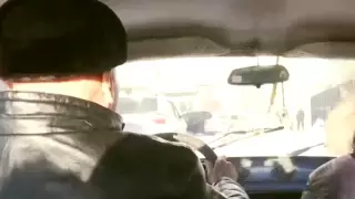 "Категорически отказывается от денег". Таксист бесплатно возит людей в Караганде