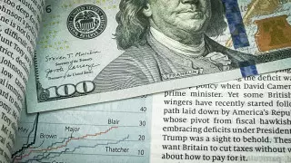 Курс доллара снизился на 2 тенге