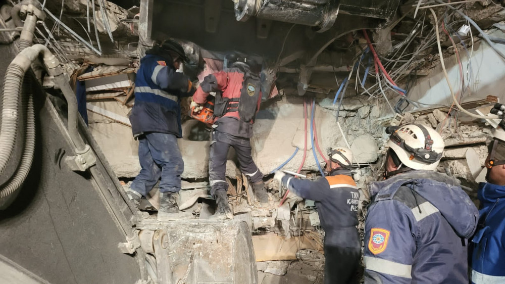Казахстанцы спасли из-под завалов в Турции глухонемого: появилось видео