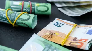 Названы официальные курсы доллара, рубля и евро на 23 февраля