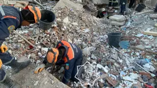 Большая радость - слышать голоса из-под завалов - казахстанский спасатель о Турции