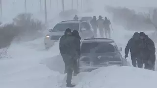 Пешком сквозь метель. Аким спас застрявших на трассе жителей в Жамбылской области