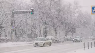 Сильные осадки, туман и гололед: ДЧС предупредил алматинцев