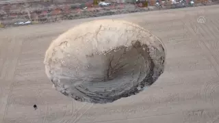 Загадочная воронка появилась в турецкой провинции Конья