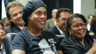 Роналдиньо возвращается в футбол