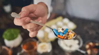 О рисках приема БАДов предупредили казахстанцев