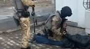 Задержание подозреваемого наркосбытчика попало на видео в Алматинской области