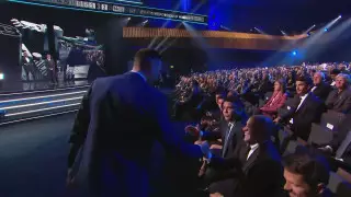 "Испепелил взглядом". Встреча отца Мбаппе и тренера Аргентины развеселила фанатов