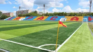 Катастрофа со стадионами в Казахстане: футбольные клубы играют на школьных полях