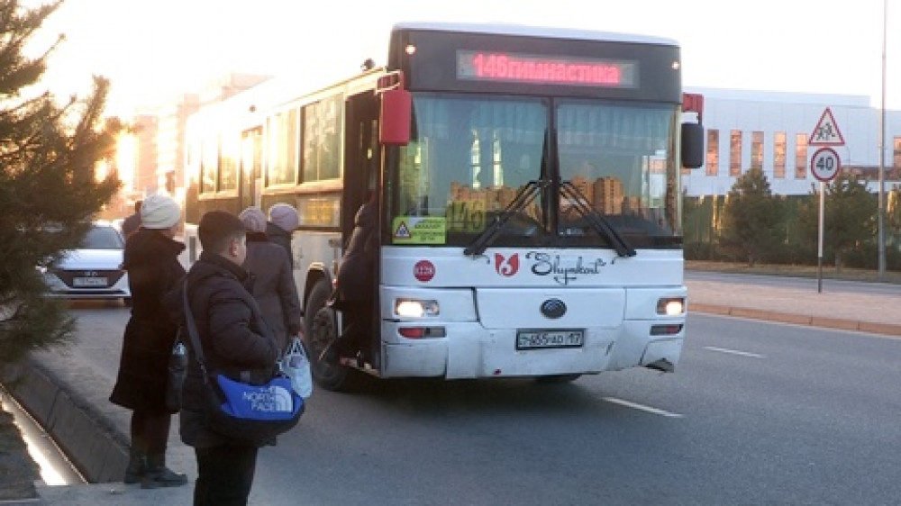 1000 кондукторов остались без работы из-за новой системы в автобусах Шымкента