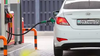 Почему не стоит заправлять бак под завязку, рассказал автоэксперт