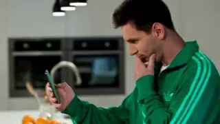 Лионель Месси потратил огромную сумму на 35 золотых iPhone