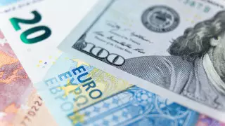 Названы официальные курсы доллара, рубля и евро на 3 марта