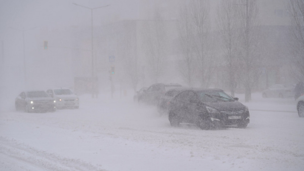Какие дороги остаются закрытыми из-за непогоды в Казахстане