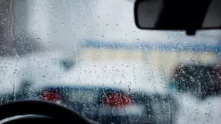 Эксперт рассказал, как бороться с запотеванием стекол автомобиля