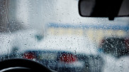 Эксперт рассказал, как бороться с запотеванием стекол автомобиля
