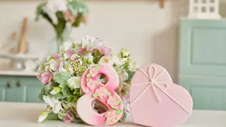 Что подарить жене, дочери и маме на 8 Марта