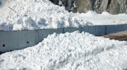 Дорога Медеу - Шымбулак оказалась перекрыта из-за схода лавины