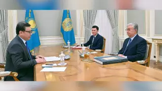 Токаеву показали Казахское ханство на европейских и американских картах