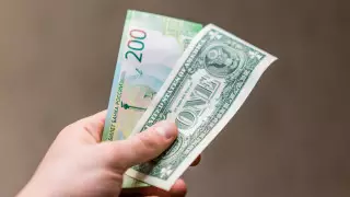 Названы официальные курсы доллара, рубля и евро до 9 марта