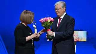 Я горжусь вами - Токаев обратился к женщинам на концерте