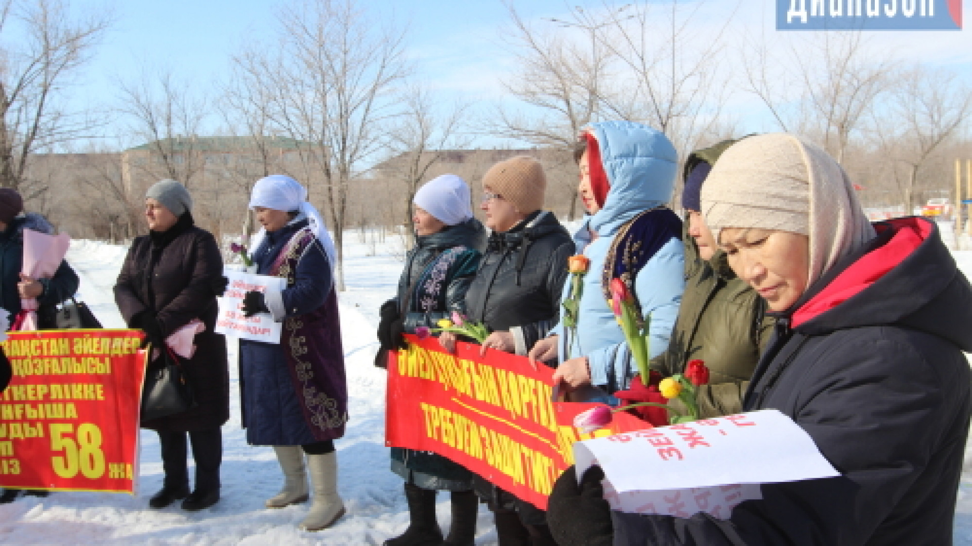 Мы не хотим доживать до пенсии!” Женщины устроили митинг 8 марта в Актобе:  09 марта 2023 03:47 - новости на Tengrinews.kz