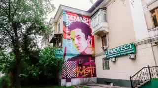 Мурал с изображением Димаша Кудайбергена повредили в Алматы