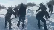 Дети не могут дойти в школу, а взрослые - за продуктами. Костанайскую область завалило снегом