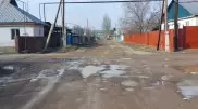 "Дети ходят в школу по грязи": 40 лет не ремонтировали улицы в селе Алматинской области