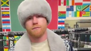 Канело надел казахский чапан, чтобы поздравить казахстанского бизнесмена из списка Forbes