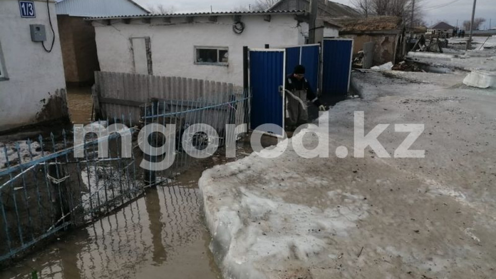 Лед и вода угрожают жителям села в ЗКО