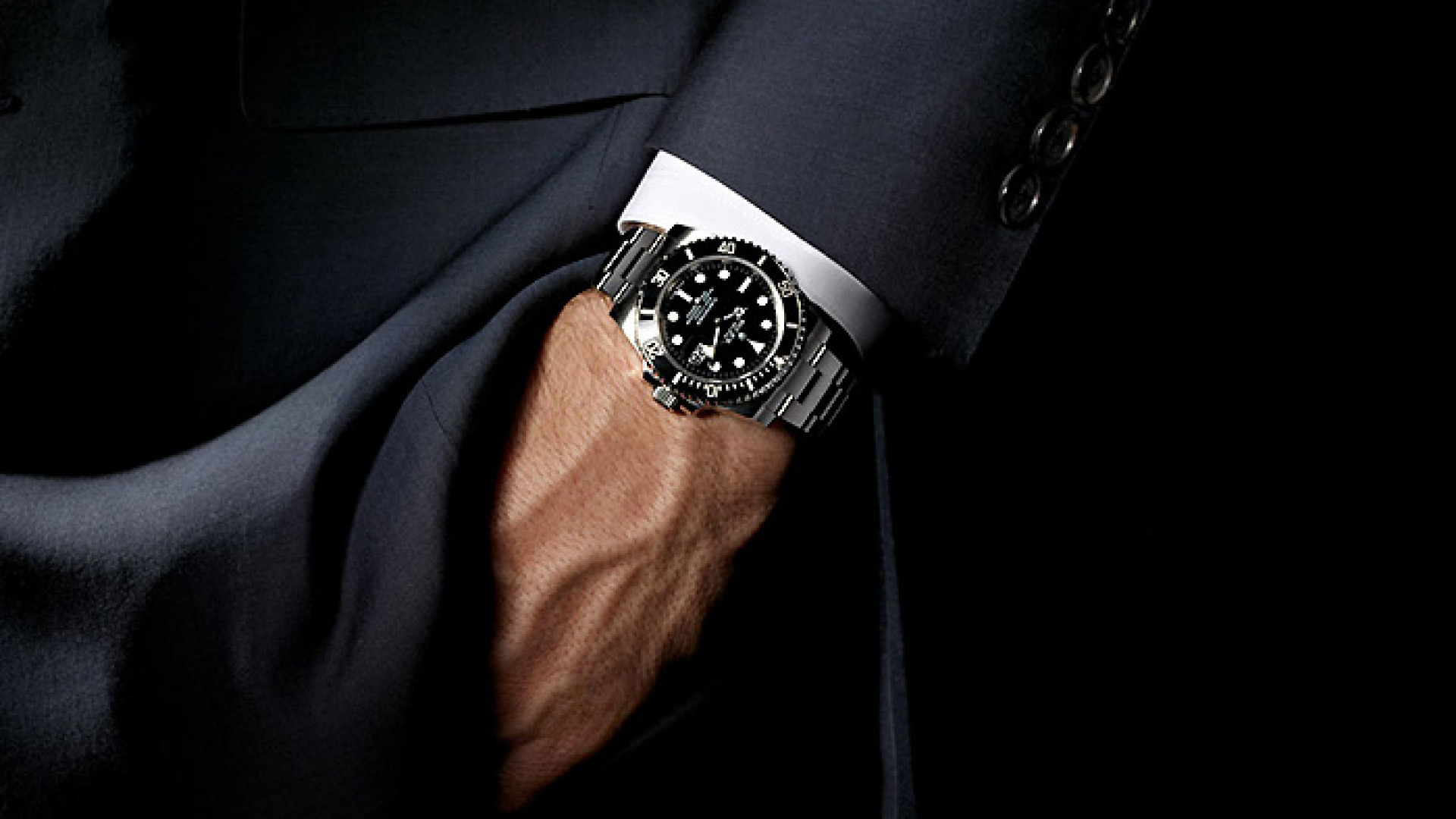 Часы на лбу. Дорогие часы на руке. Мужские часы на руке. Часы на руке мужчины. Стильные мужские часы.