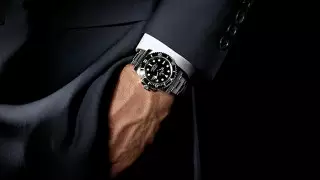 Переодетый в брендовые вещи дворник вынес из банка несколько миллионов за шесть лет